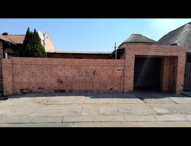 2 BEDROOM HOUSE FOR SALE IN ORLANDO WEST